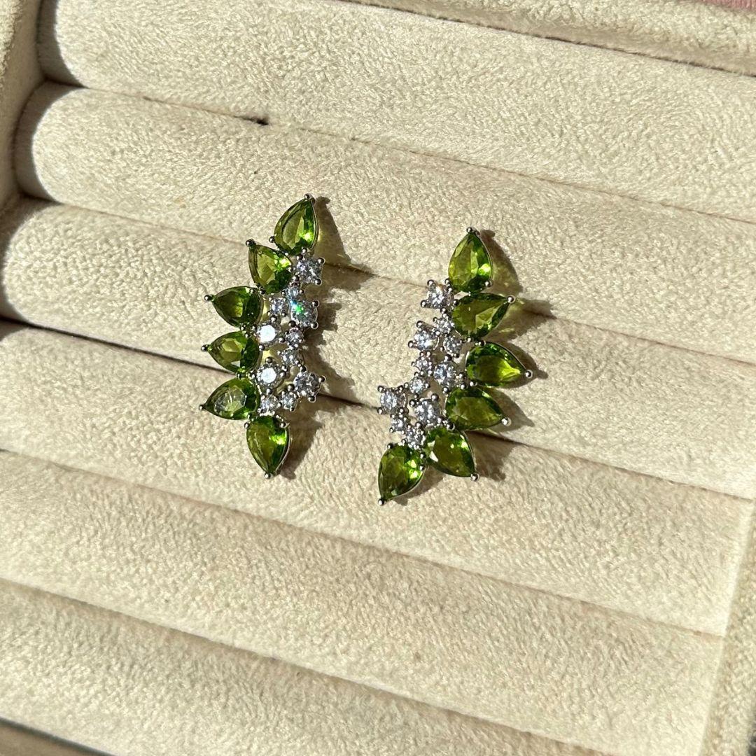 BRINCO EAR CUFF GOTAS CRAVEJADO PERIDOTO